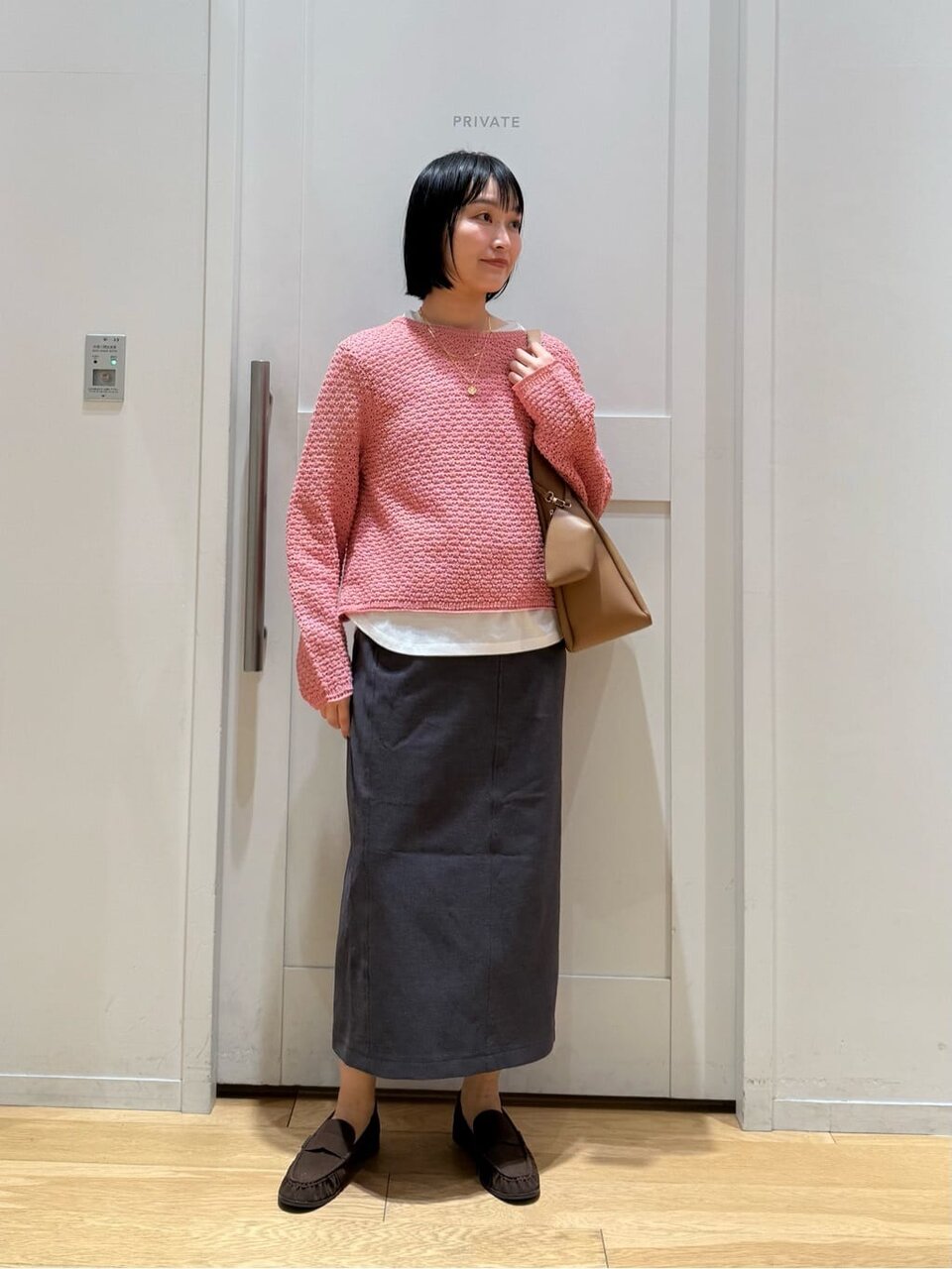 ニットとタイトスカートの40代秋コーデ