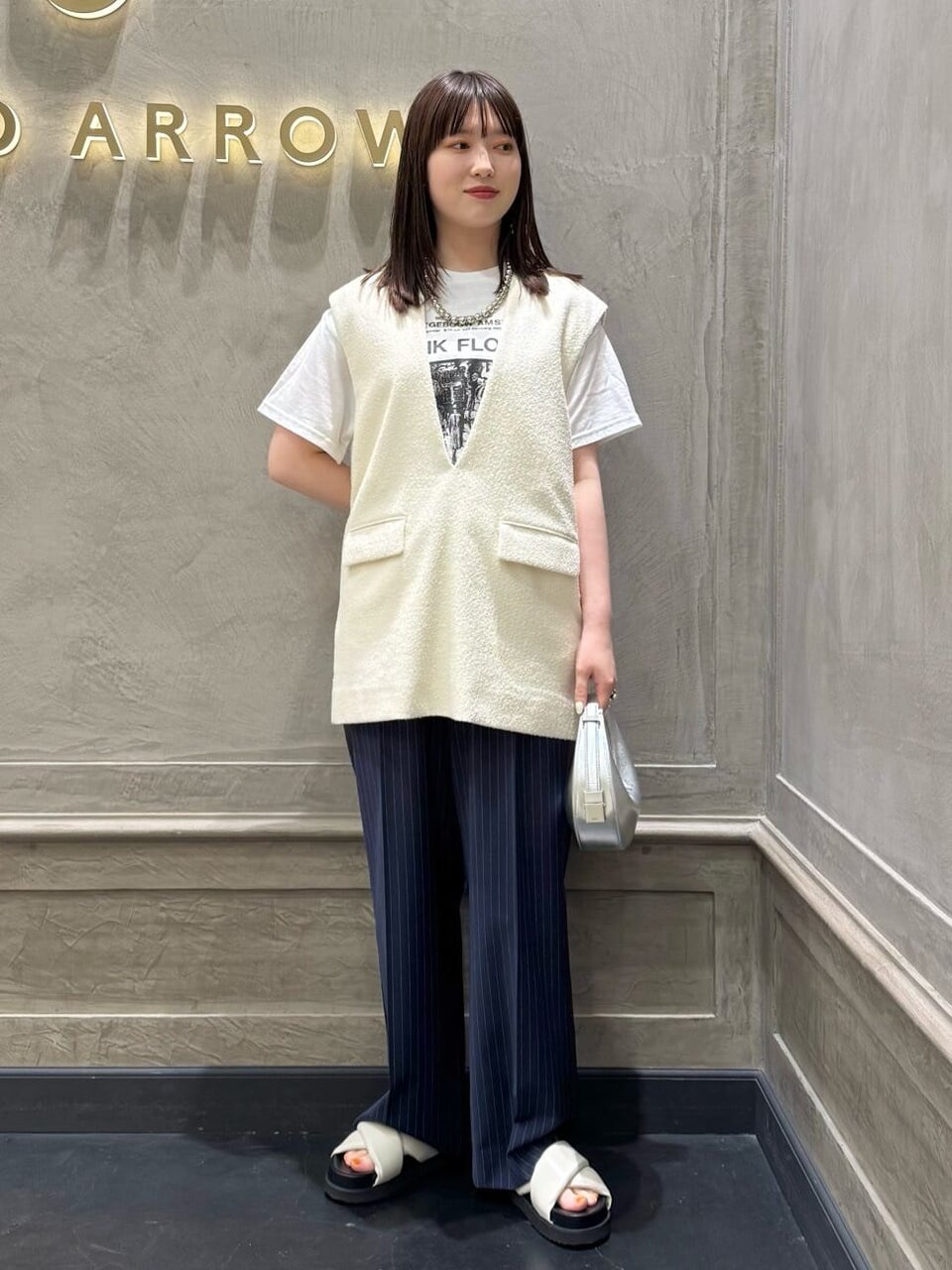 Tシャツを着た女性