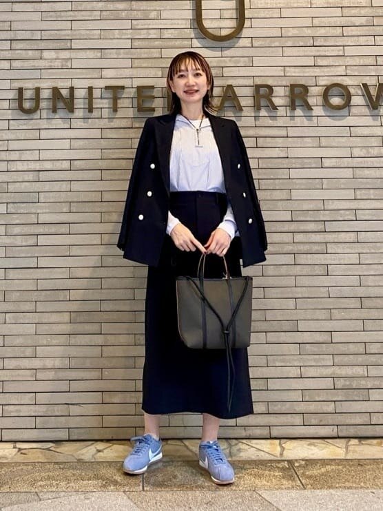 ブレザーとタイトスカートの50代春コーデ