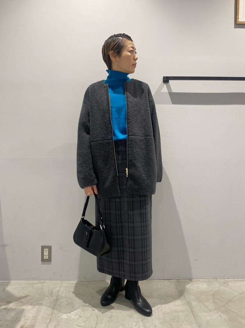 ブルゾンとタイトスカートの50代冬コーデ