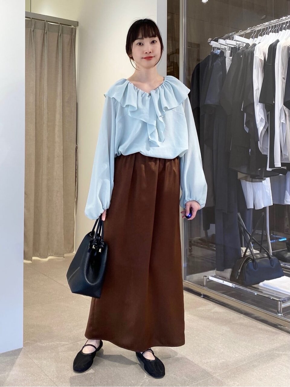 ブラウスとタイトスカートの30代春コーデ