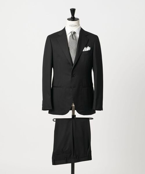 ブラックスーツを着たトルソー