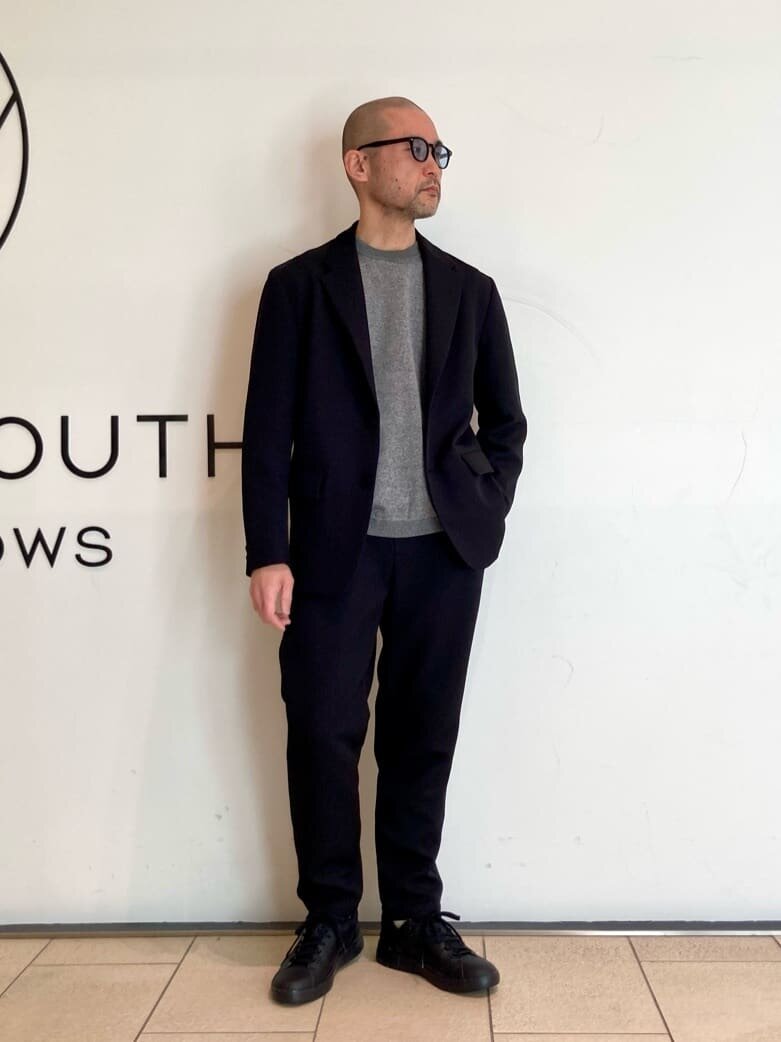 黒ジャケットを使った40代メンズコーデ