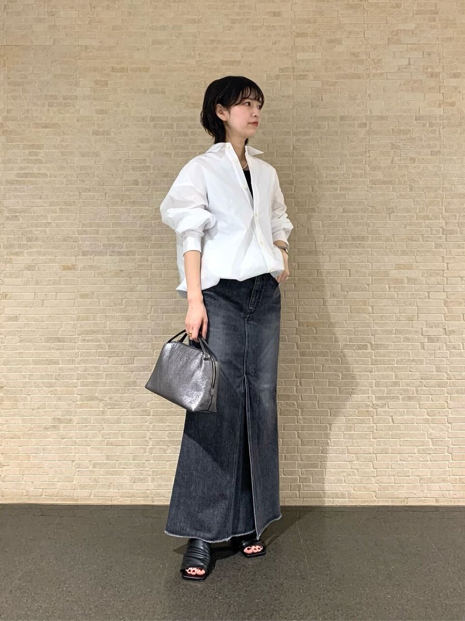 レギュラーカラーシャツ×マーメイドスカートのコーデ