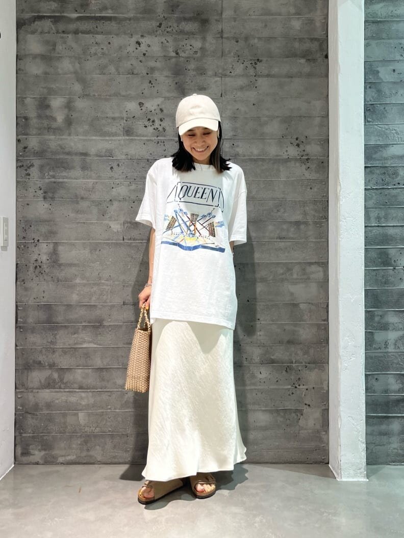 プリントTシャツ×マーメイドスカートのコーデ
