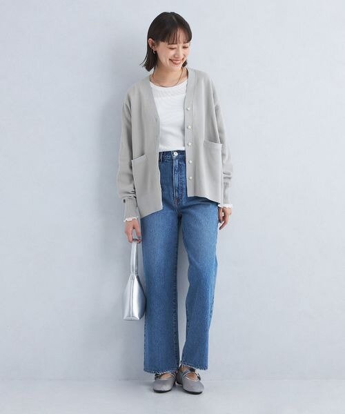 カーディガンを羽織った25度の服装