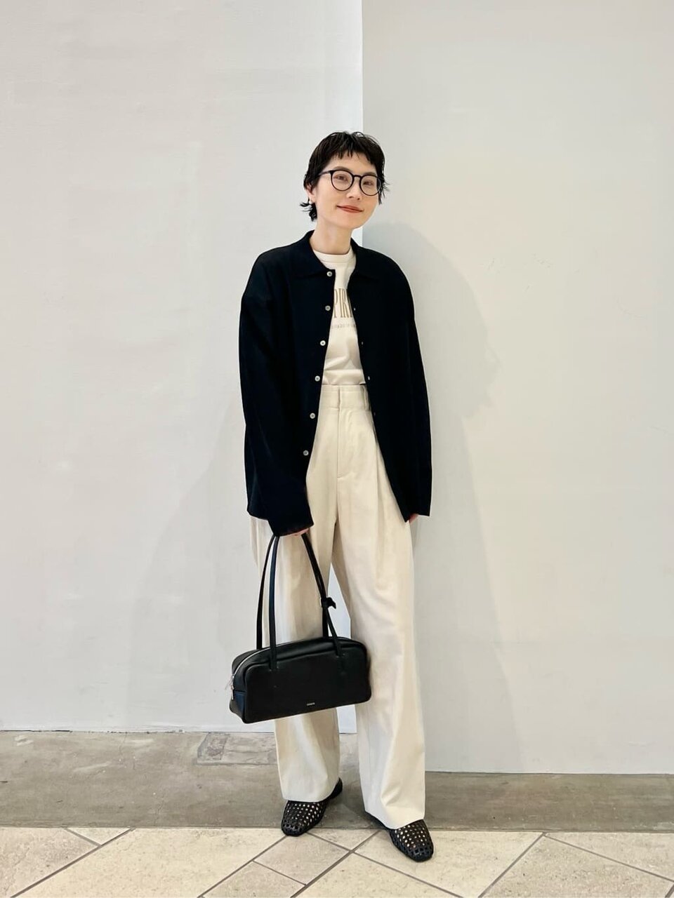 シャツカーディガンを使った25度の服装