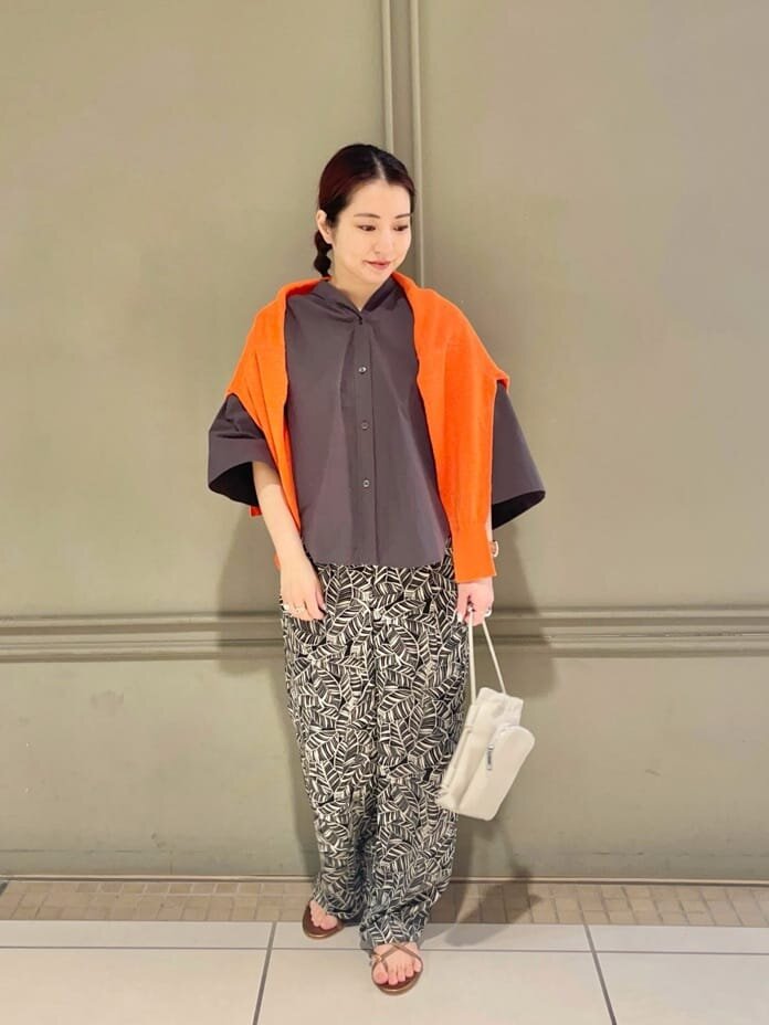 ドルマンスリーブシャツを使った25度の服装