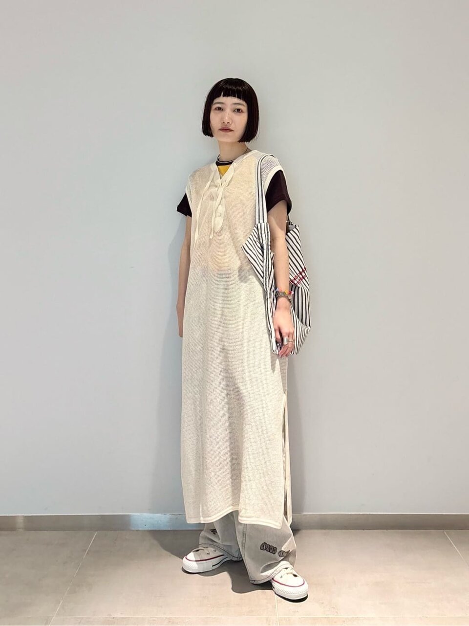 半袖Tシャツとワンピースを使った25度の服装