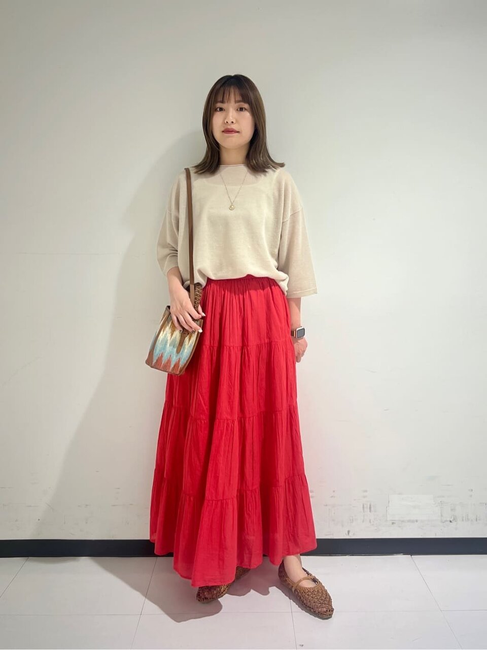 ニットとスカートを使った25度の服装