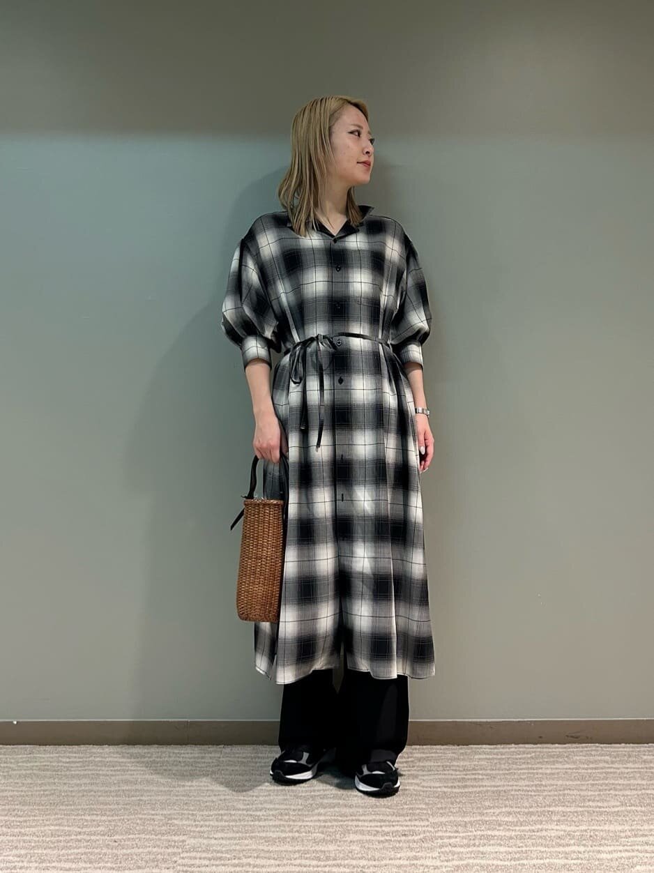 シャツワンピースを使った25度の服装