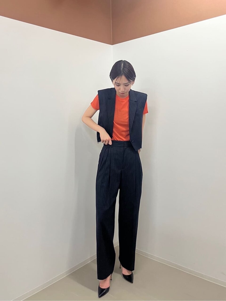 ベストとパンツを使った25度の服装