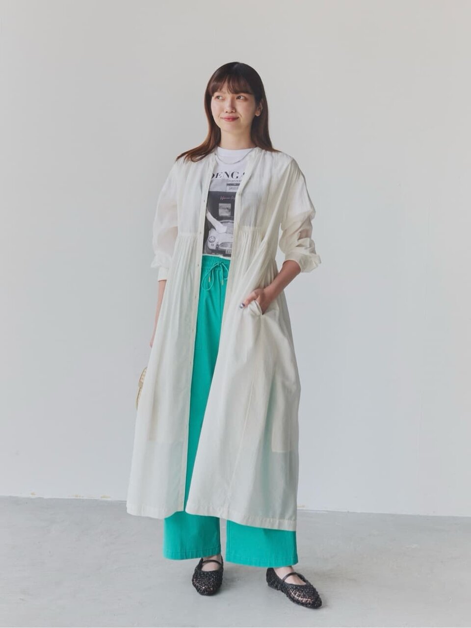 ワンピースとパンツを使った25度の服装