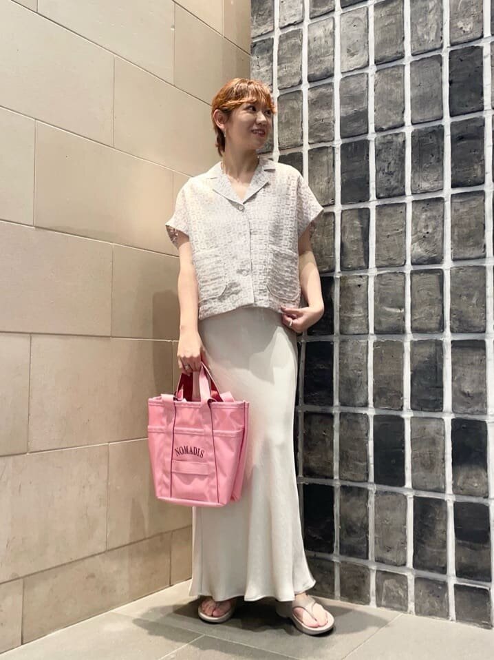 ブラウスとスカートを使った25度の服装