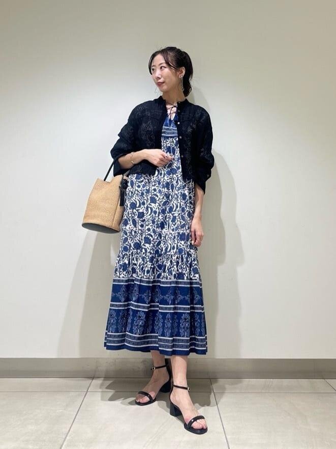 ティアードワンピース×シアーシャツのコーデ