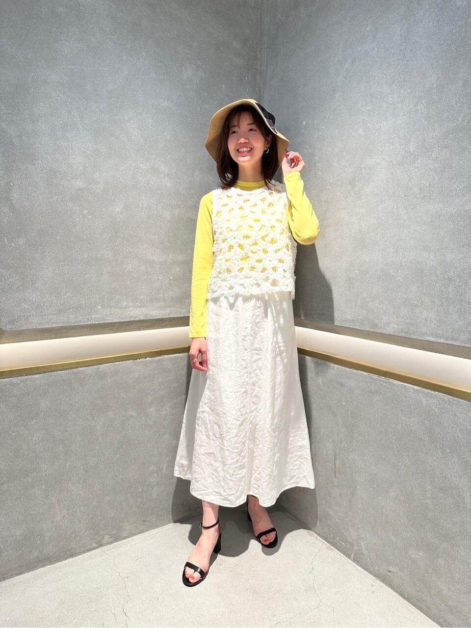 シアーニット×リネンカートのコーデ