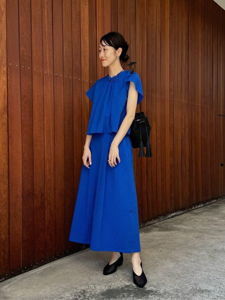 フレンチスリーブブラウス×クロップドパンツのコーデ