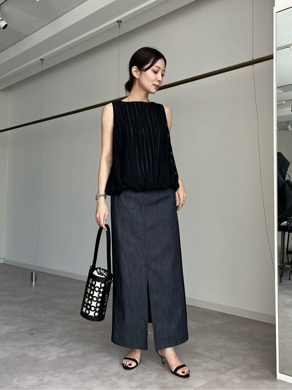 ノースリーブブラウスー×タイトスカートのコーデ