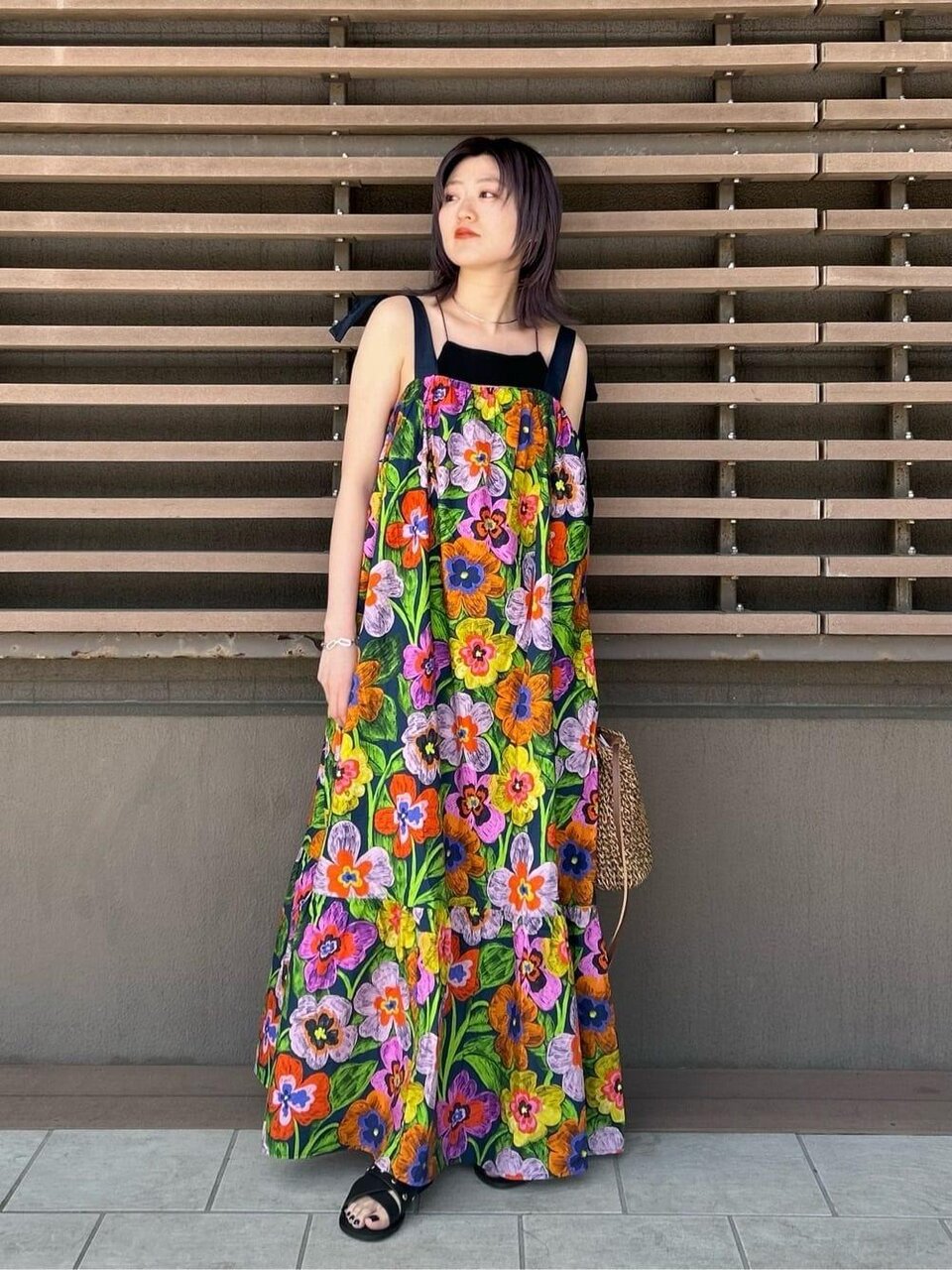 キャミソール×フラワープリントワンピースのコーデ