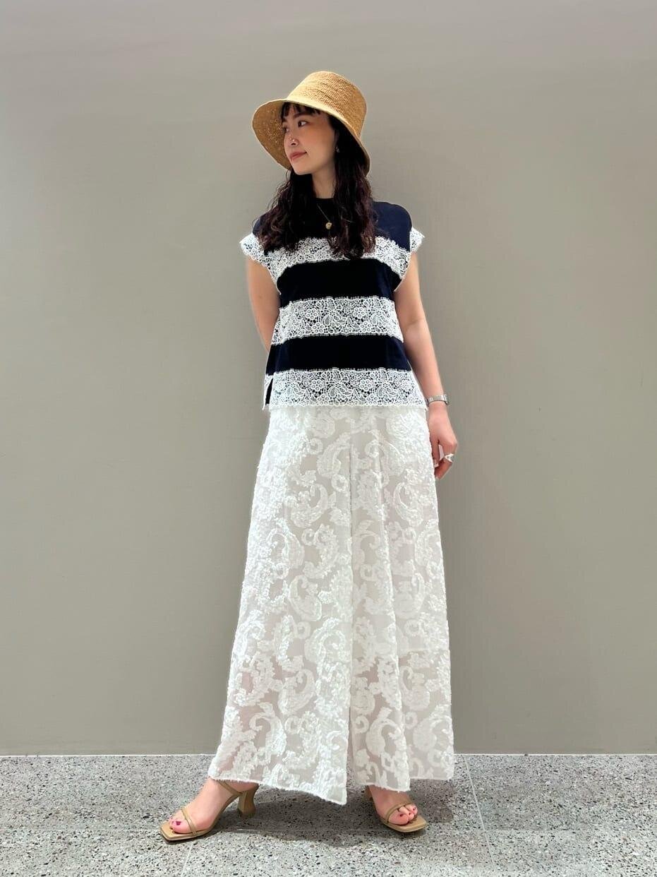 フレンチスリーブニット×ワイドパンツのコーデ