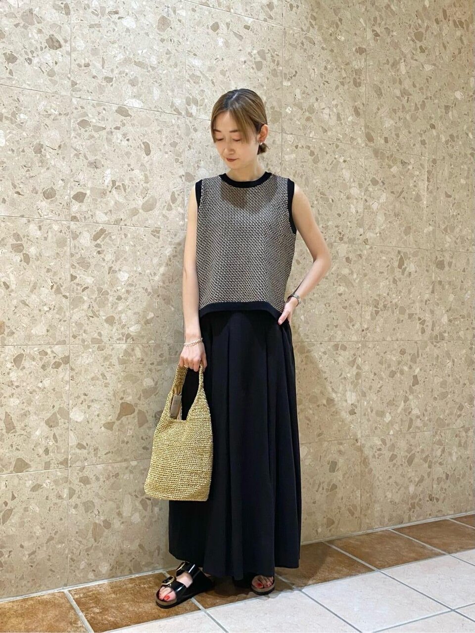 ノースリーブニット×フレアスカートのコーデ