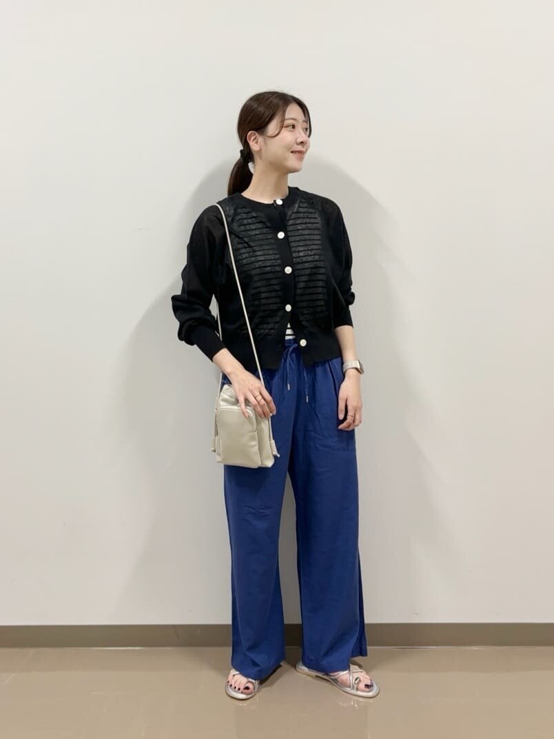 カーディガンとワイドパンツの最高気温27度コーデ