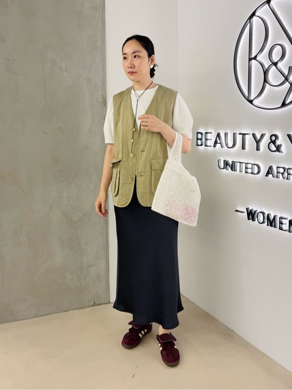 カットソーとベストの最高気温27度コーデ