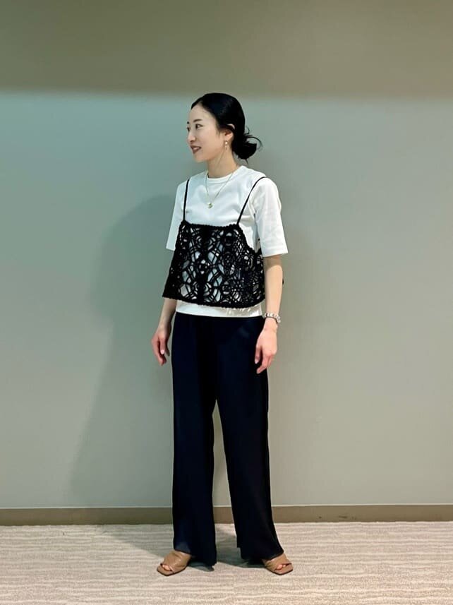 半袖Tシャツとキャミソールのコーデ