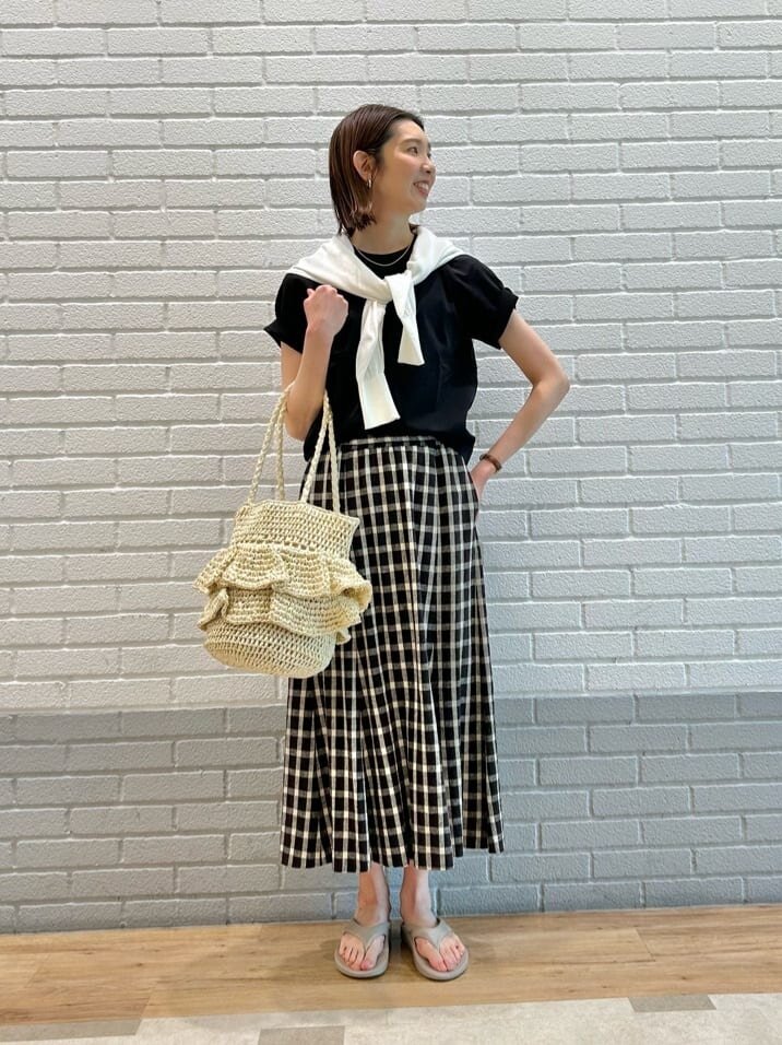 半袖Tシャツとカーディガンのコーデ