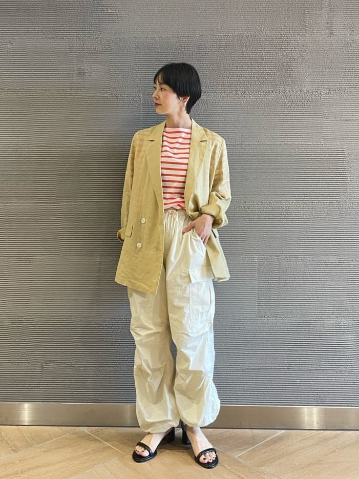 ボーダー柄カットソーとシアージャケットのコーデ