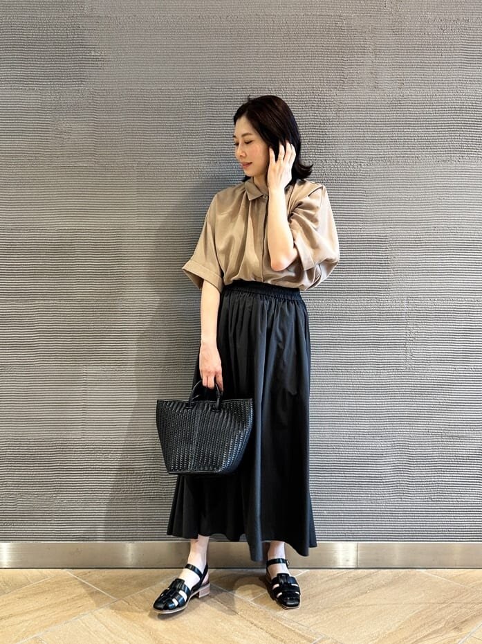 ブラウスとギャザースカートのコーデ