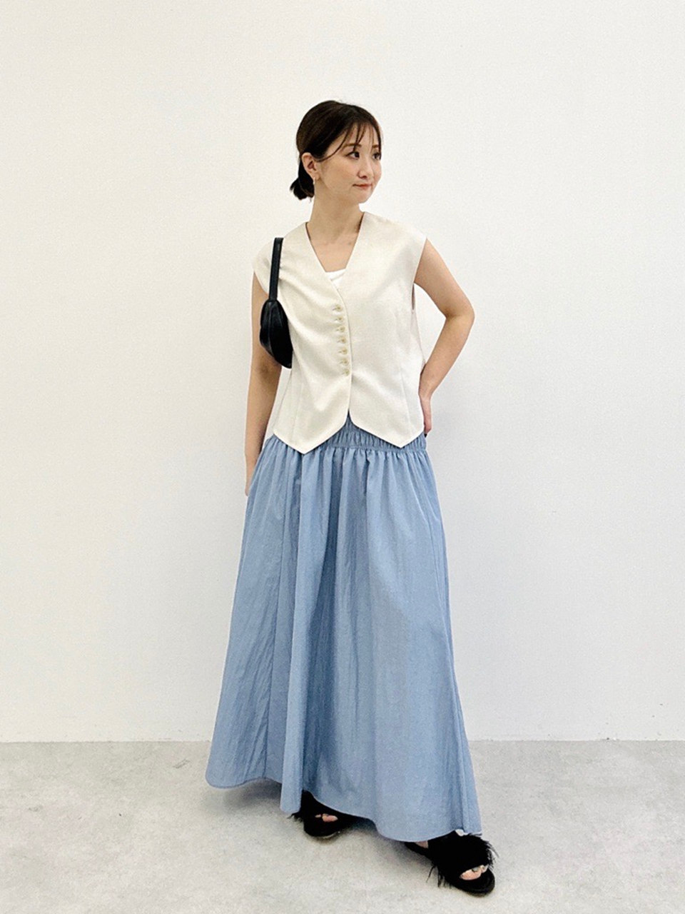 ベストとフレアスカートのコーデ