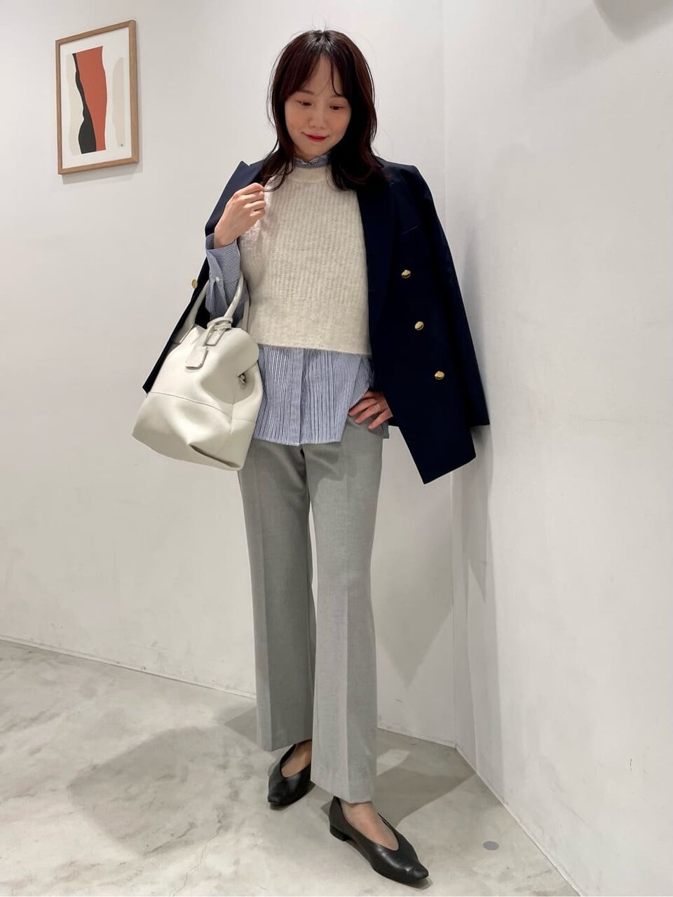 ショルダーバッグを持った女性