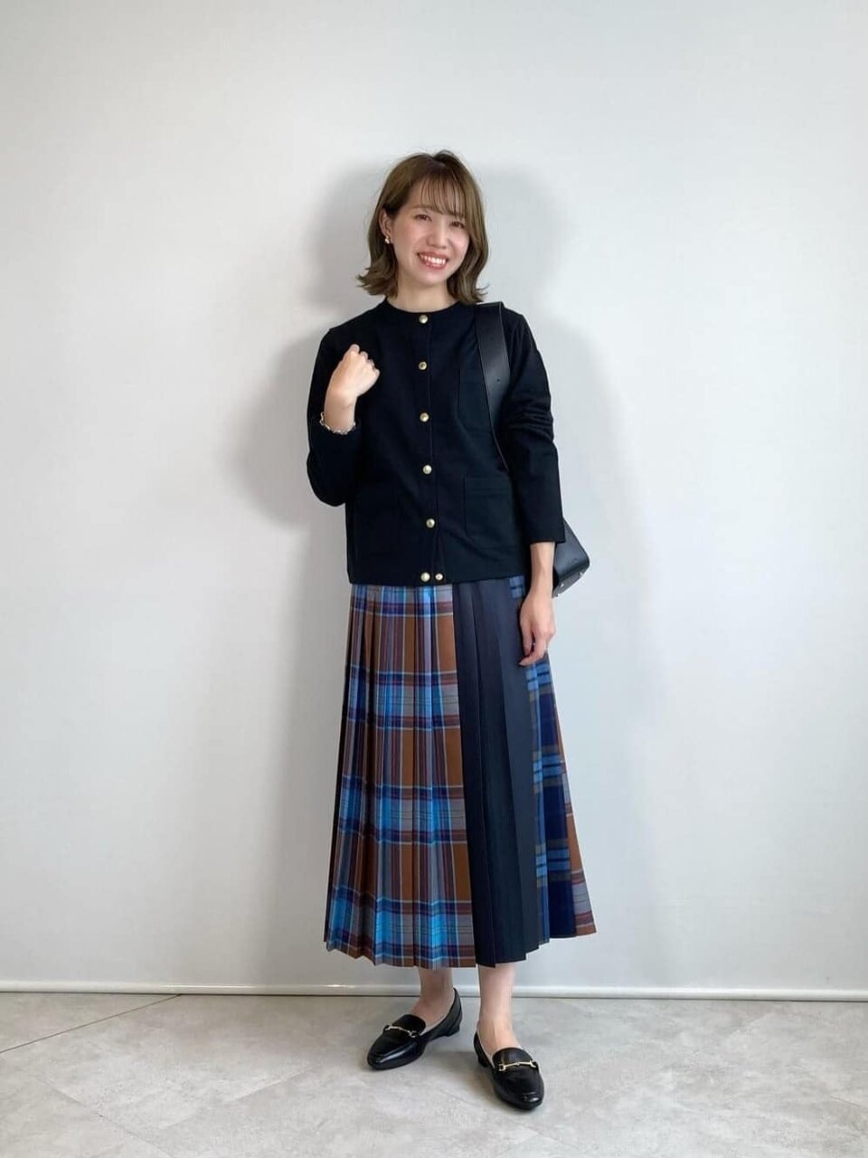 カーディガンを着た女性