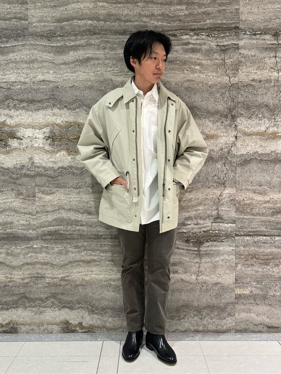 シャツを着た男性