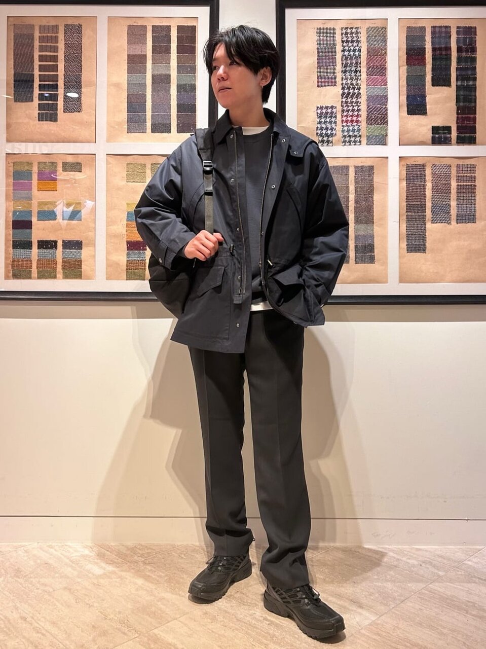 リュックを持った男性