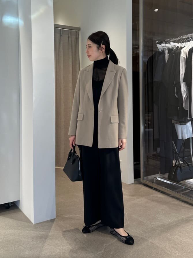 サロペット×ジャケットのコーデ