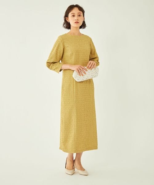 ワンピースを着た女性