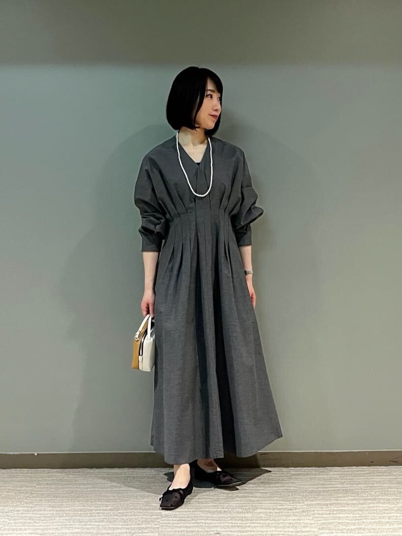 ワンピースを着た女性