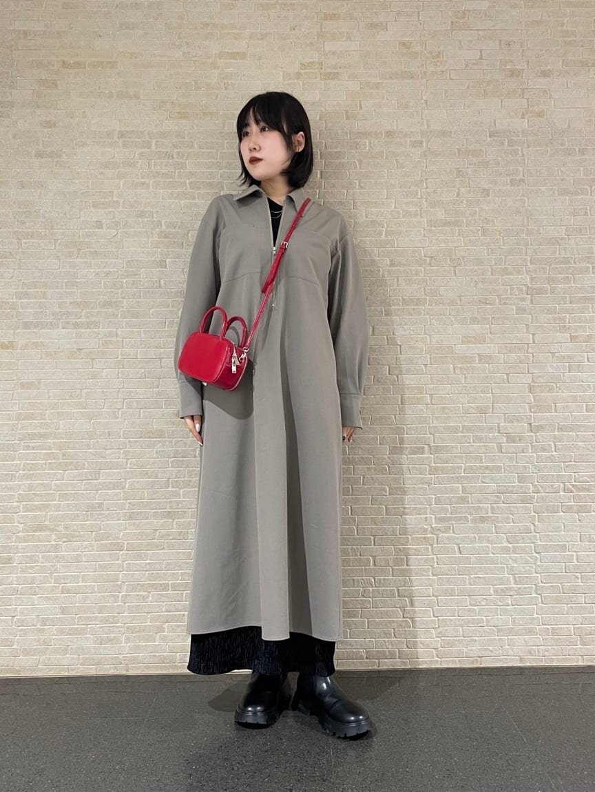 ワンピースを着た女性