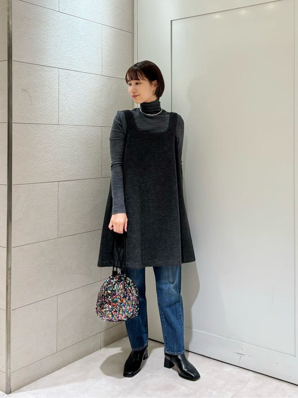 ワンピースを着た女性