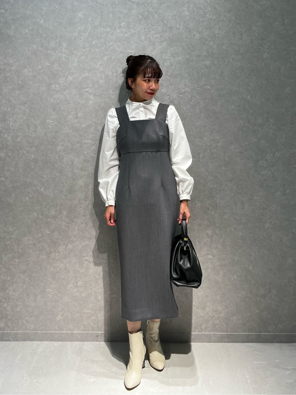 ワンピースを着た女性