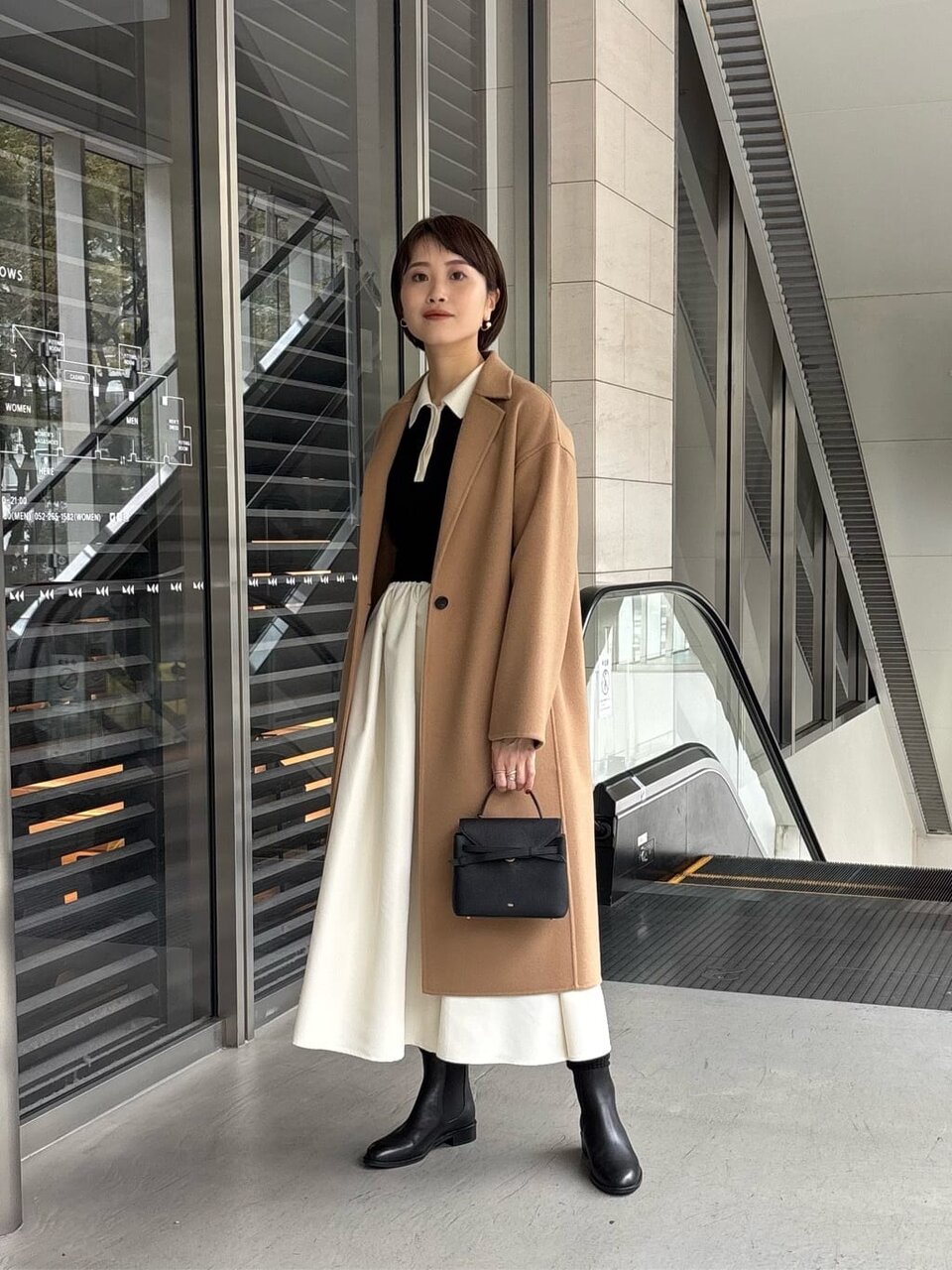 ワンピースを着た女性