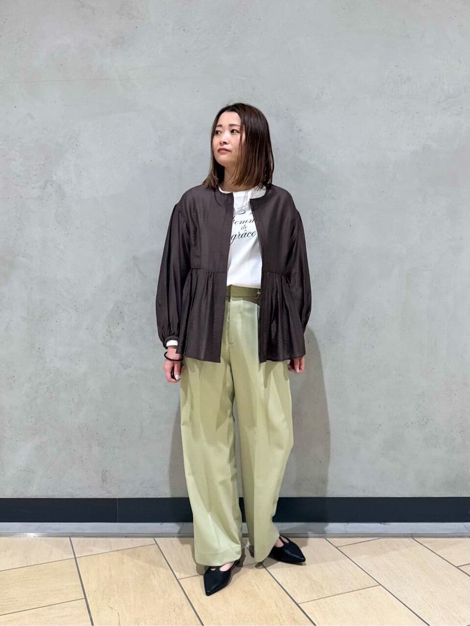 シアージャケットを着た女性