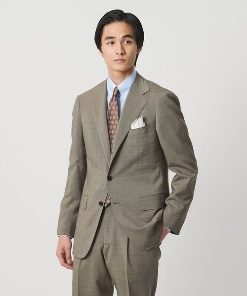 スーツを着た男性