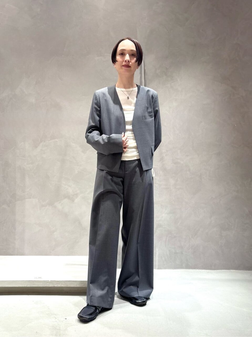 ジャケットを着た女性