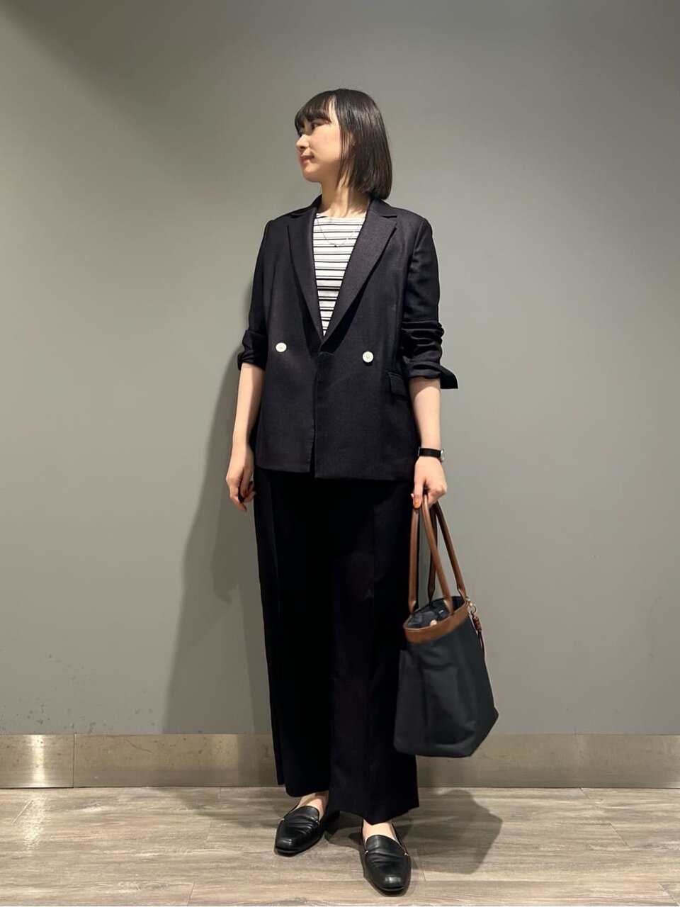 ジャケットを着た女性