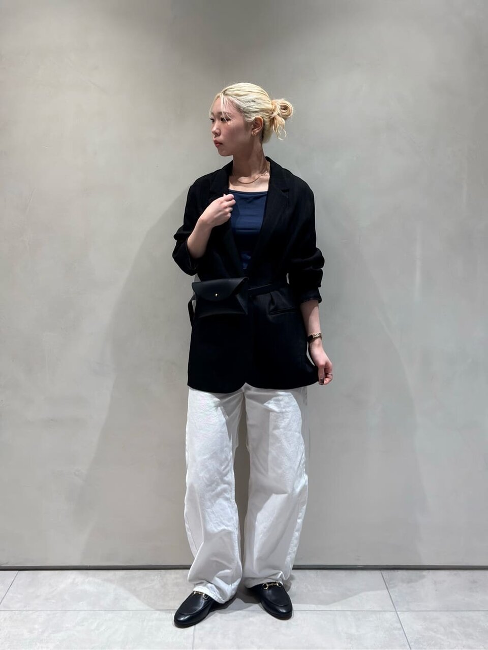 ジャケットを着た女性