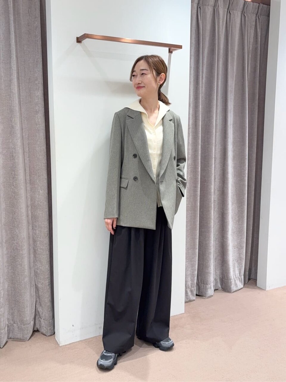 ジャケットを着た女性