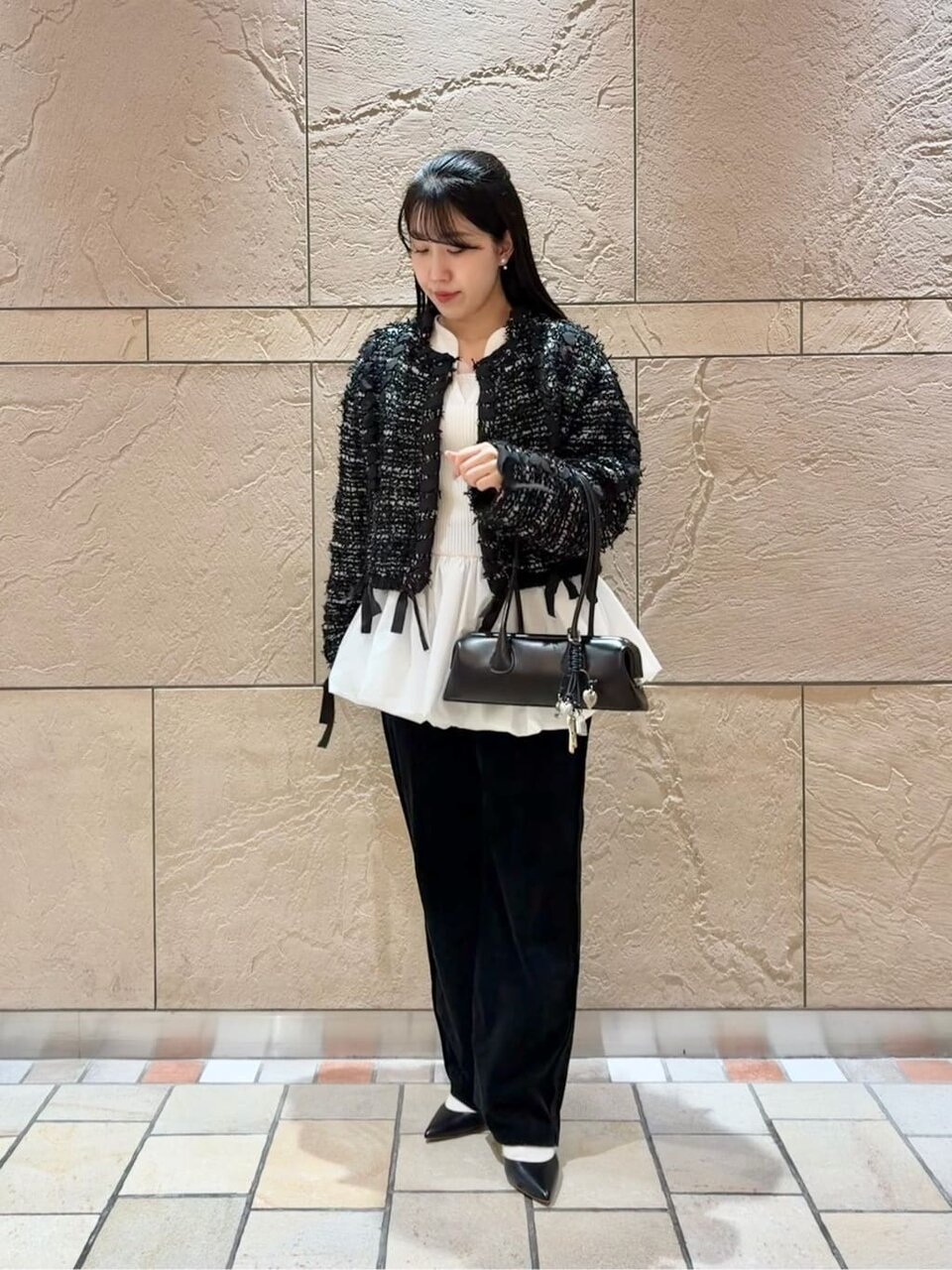 ジャケットを着た女性